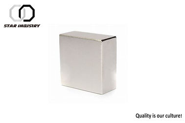 大きいネオジムのブロックの磁石はN52を利用できる50 x 50 x 30mm OEM ODM等級別にする