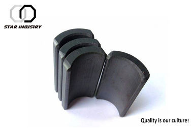 黒く堅い亜鉄酸塩の磁石、産業モーターのための亜鉄酸塩アークの磁石